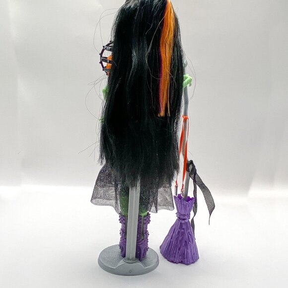 Monster High Casta Fierce Doll *Near Complete* w/ Broom + Outfit - Picture 4 of 5
